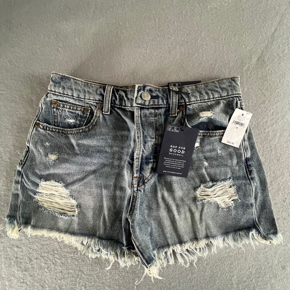 Gap distressed denim shorts NWT